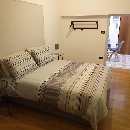 Apartman Mombello 13 *